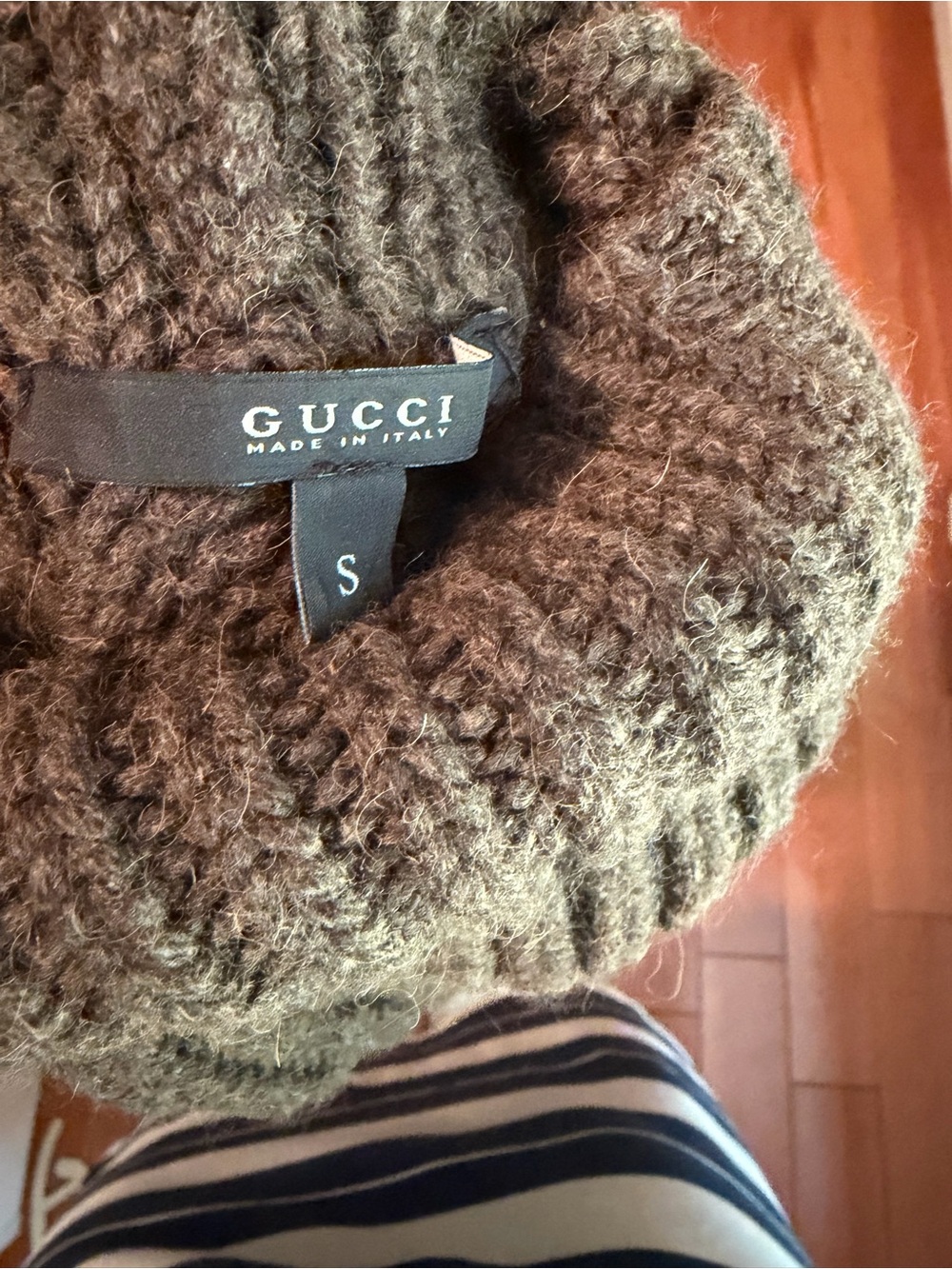 Gucci Brown Knit Turtleneck Cape with Buckle - Picture 4 of 4